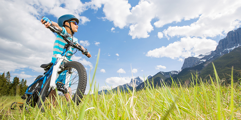 COME SCEGLIERE GLI OCCHIALI DA SOLE SPORTIVI PER I TUOI BAMBINI: proteggere gli occhi dei bambini e migliorare le prestazioni